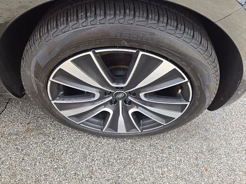 Used 2024 Land Rover Range Rover SE image 11