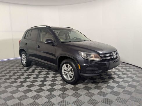 Used 2017 Volkswagen Tiguan S image 3
