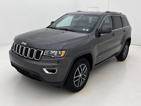 Used 2018 Jeep Grand Cherokee Laredo AWD/4WD image 4