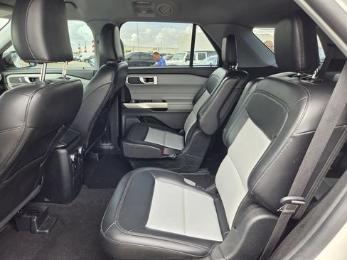 Used 2022 Ford Explorer XLT w/ Equipment Group 202A RWD image 28
