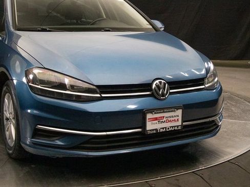 Used 2018 Volkswagen Golf S image 3