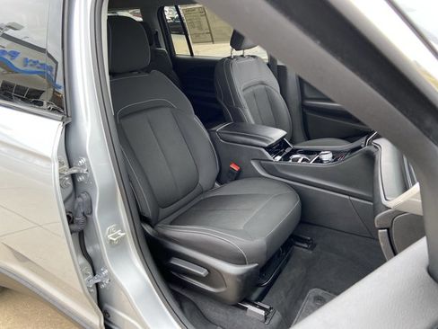 Used 2023 Jeep Grand Cherokee L Laredo image 19