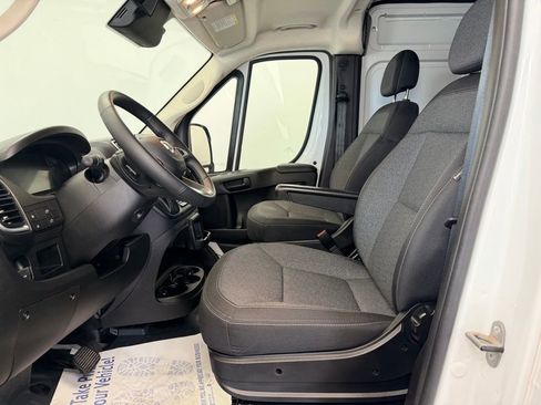 Used 2025 RAM ProMaster 2500 w/ Quick Order Package 22G SLT FWD image 3