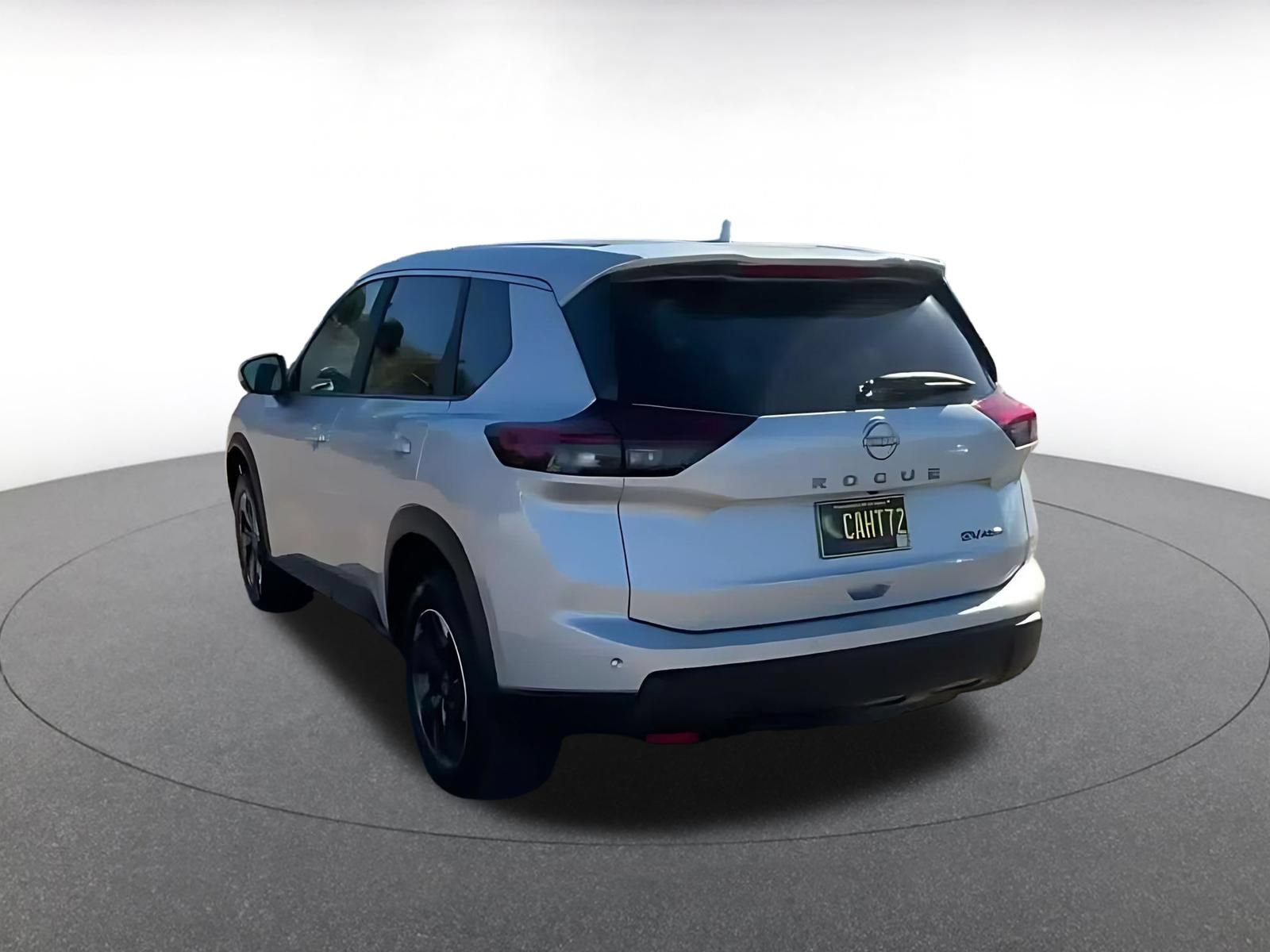 Used 2025 Nissan Rogue SV AWD/4WD image 10