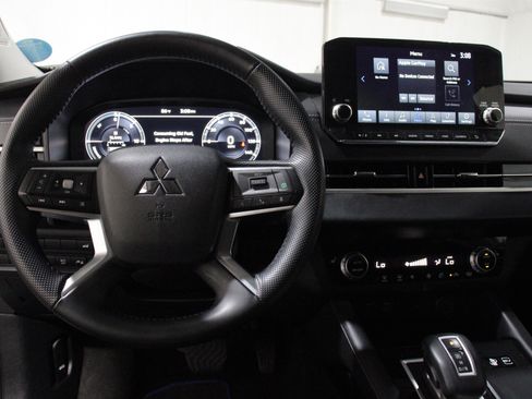 Used 2024 Mitsubishi Outlander 4WD Plug-In Hybrid image 8