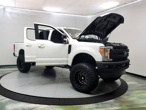 Used 2017 Ford F250 Lariat w/ Lariat Ultimate Package AWD/4WD image 10