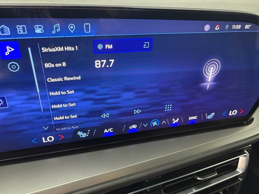 Used 2025 Chevrolet Traverse LT FWD image 31