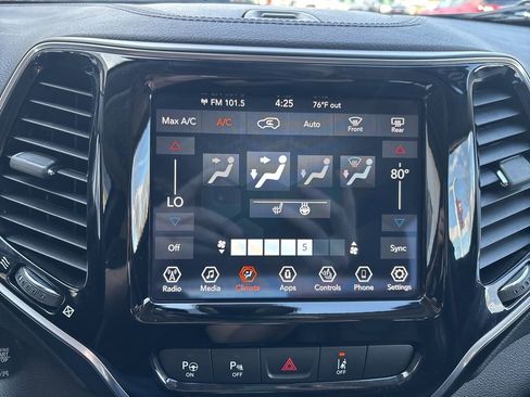 Used 2021 Jeep Cherokee Limited image 26