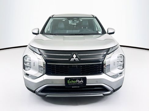 Used 2025 Mitsubishi Outlander SE AWD/4WD image 2