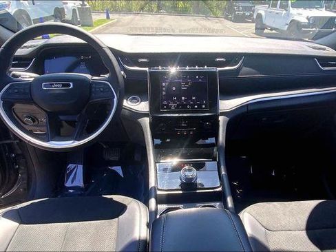 Certified 2025 Jeep Grand Cherokee L Altitude AWD/4WD image 15