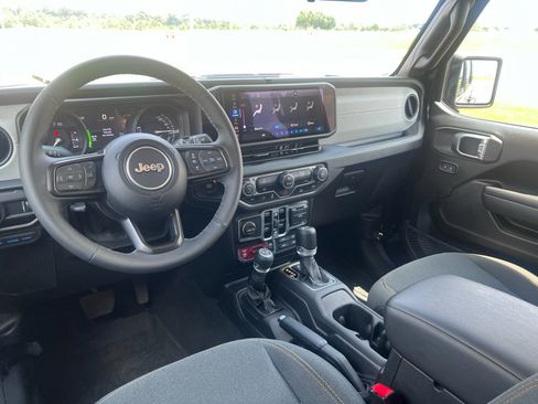 Used 2025 Jeep Wrangler Unlimited Sport S 4xe AWD/4WD image 16
