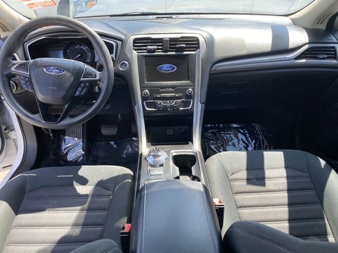 Used 2019 Ford Fusion SE FWD image 19