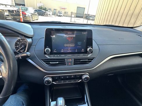Used 2022 Nissan Altima 2.5 SV w/ SV Premium Package AWD/4WD image 18