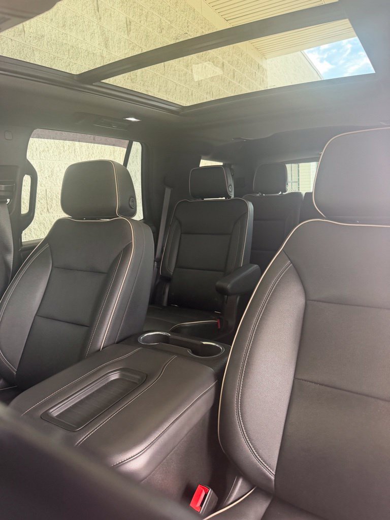 Certified 2022 GMC Yukon SLT w/ SLT Premium Package AWD/4WD image 2