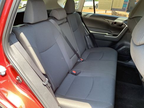 Used 2024 Toyota RAV4 LE AWD/4WD image 30