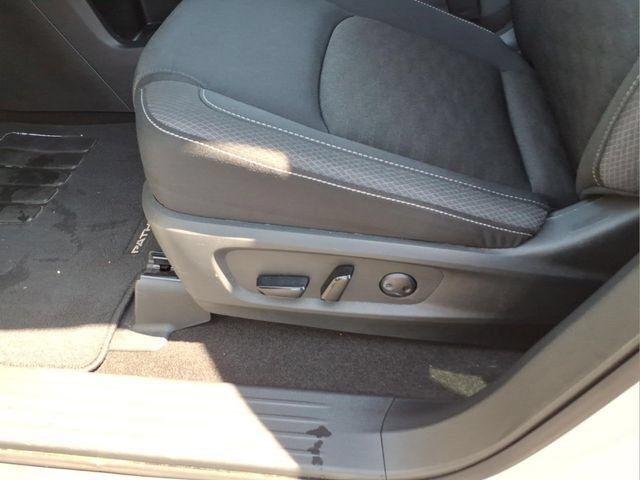 Used 2024 Nissan Pathfinder SV AWD/4WD image 21
