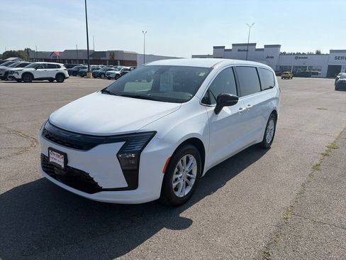 New 2027 Chrysler Pacifica Select FWD image 2