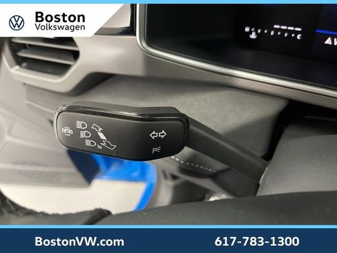 Used 2025 Volkswagen Taos SE image 14