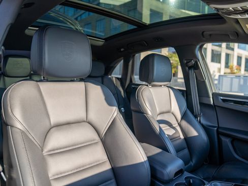 Certified 2026 Porsche Macan AWD/4WD image 27