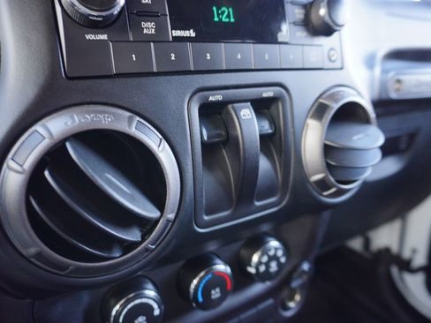 Used 2018 Jeep Wrangler Sport w/ Quick Order Package 24W image 17