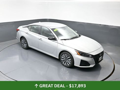 Used 2024 Nissan Altima 2.5 SV image 43