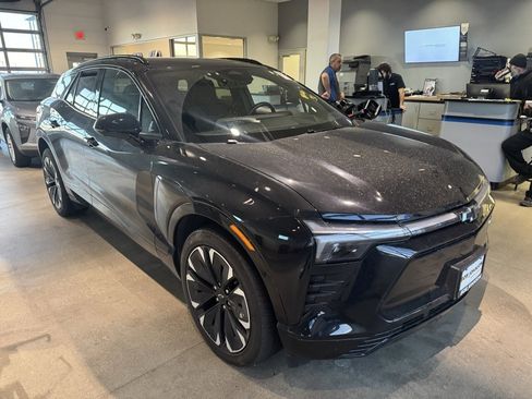 Used 2024 Chevrolet Blazer EV RS image 2