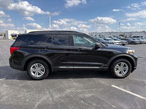 Used 2020 Ford Explorer XLT w/ Equipment Group 202A AWD/4WD image 8