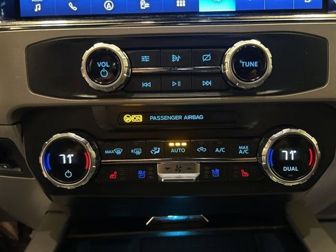 Used 2022 Ford F250 Lariat w/ Black Appearance Package image 14