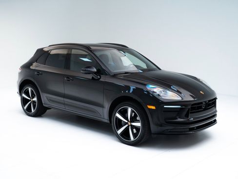 Certified 2026 Porsche Macan AWD/4WD image 7