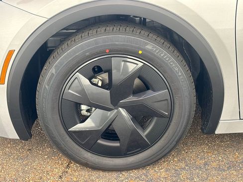 New 2026 Toyota Prius LE image 23