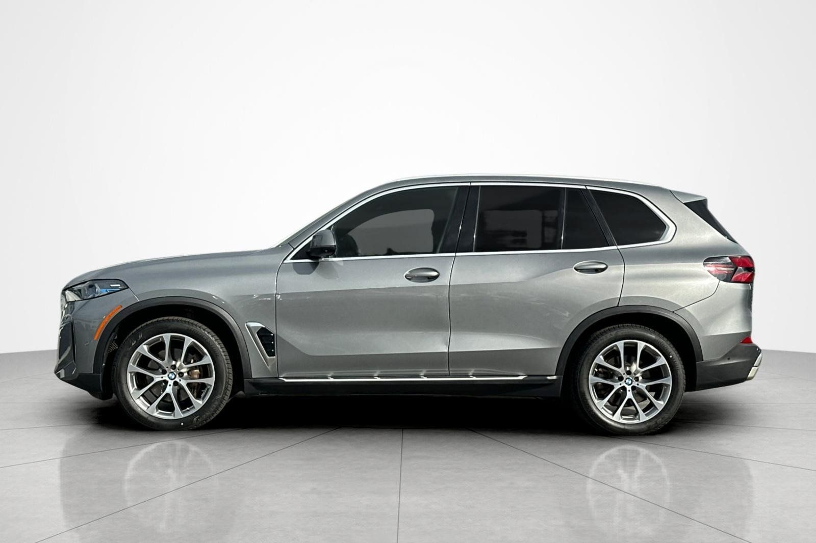 Used 2024 BMW X5 xDrive40i AWD/4WD image 2