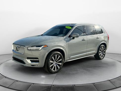 Certified 2025 Volvo XC90 B5 Core AWD/4WD image 3