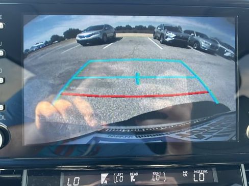 Used 2023 Toyota Sienna XLE FWD image 23