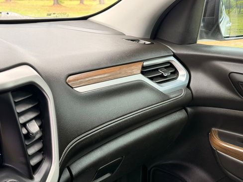 Used 2023 GMC Acadia SLE w/ Driver Convenience Package FWD image 17