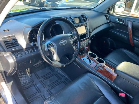 Used 2013 Toyota Highlander Limited AWD/4WD image 19