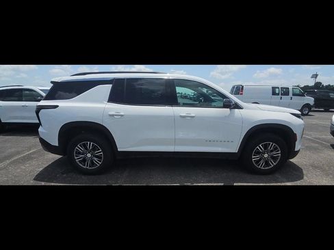 Used 2026 Chevrolet Traverse LT w/ Driver Confidence Package FWD image 5