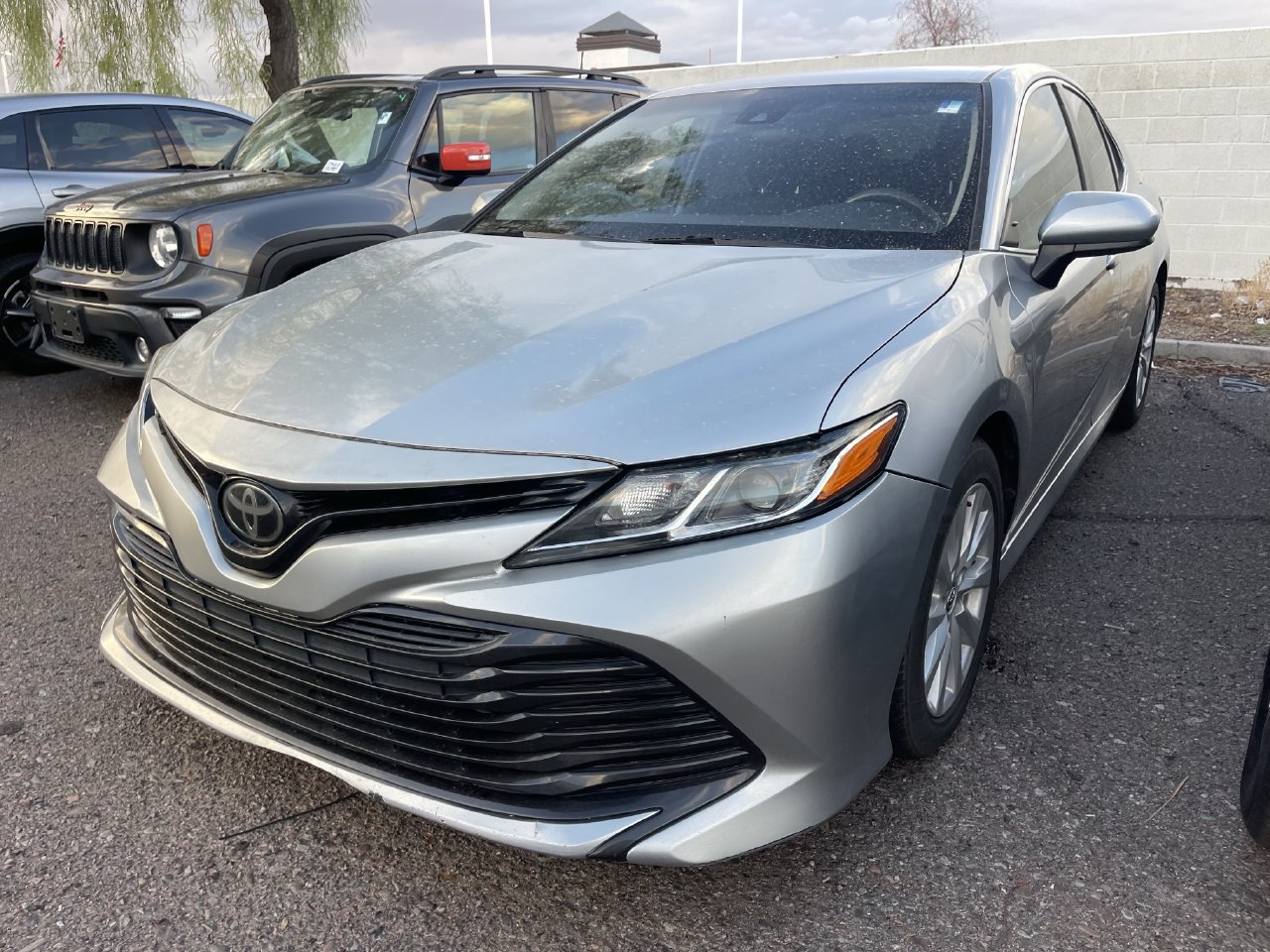 Used 2018 Toyota Camry LE FWD image 2