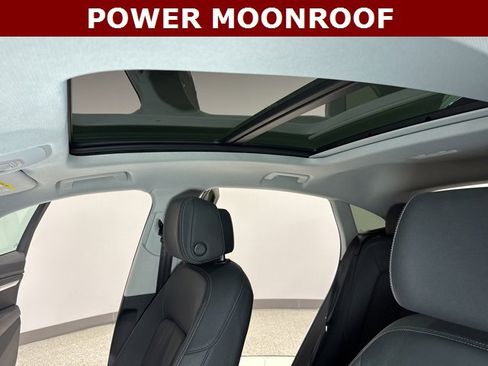 Used 2022 Audi e-tron Premium Plus w/ Premium Plus Package image 2