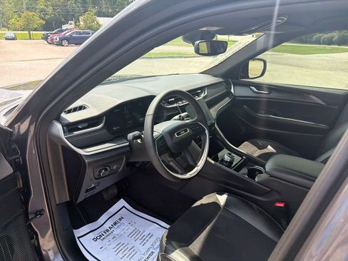 Used 2023 Jeep Grand Cherokee Altitude AWD/4WD image 15