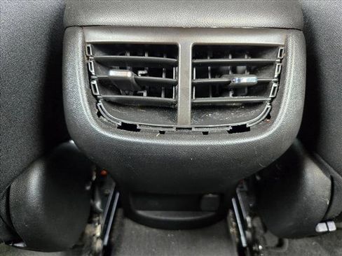 Used 2018 Chevrolet Malibu LT image 15