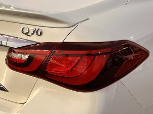 Certified 2019 INFINITI Q70 Luxe image 31