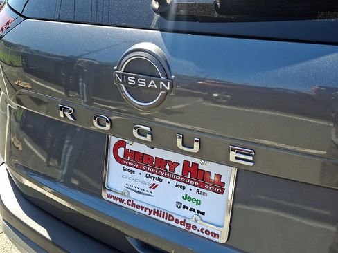 Used 2023 Nissan Rogue S AWD/4WD image 17