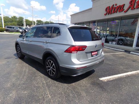 Used 2021 Volkswagen Tiguan SE image 9