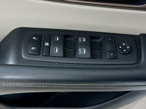 Used 2023 Chrysler Voyager LX image 20