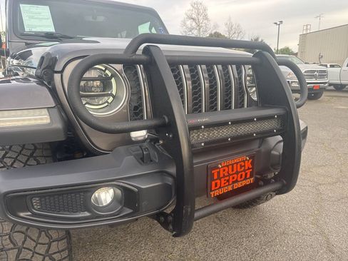 Used 2020 Jeep Gladiator Overland AWD/4WD image 11