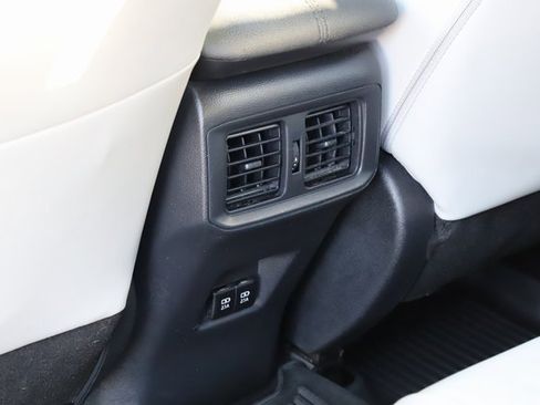 Used 2019 Toyota RAV4 XLE Premium image 22