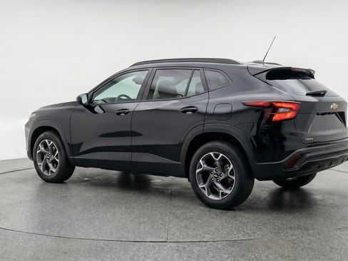 Used 2025 Chevrolet Trax LT FWD image 6