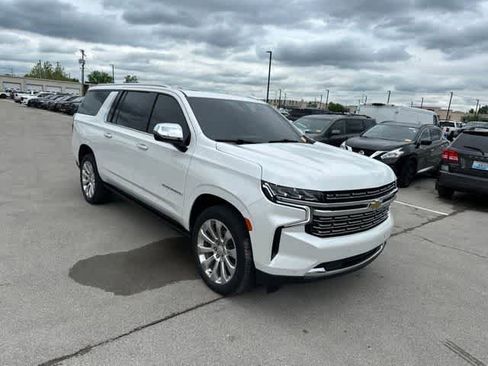 Used 2021 Chevrolet Suburban Premier AWD/4WD image 25