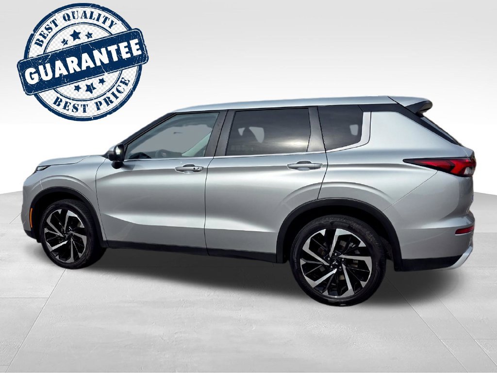 Used 2023 Mitsubishi Outlander SE FWD image 4