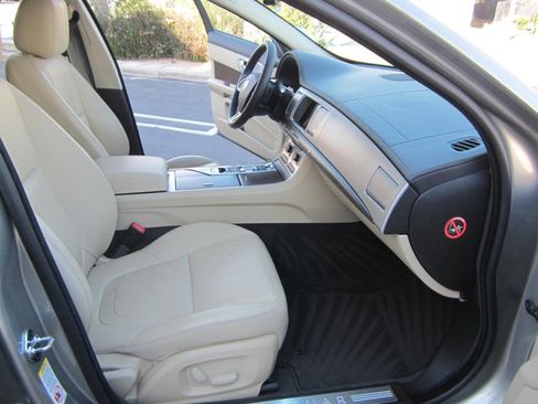 Used 2013 Jaguar XF RWD image 21